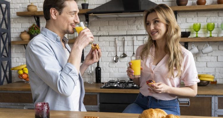 A falta de vitamina C pode ocasionar diversos sintomas e até levar a outras complicações mais graves.